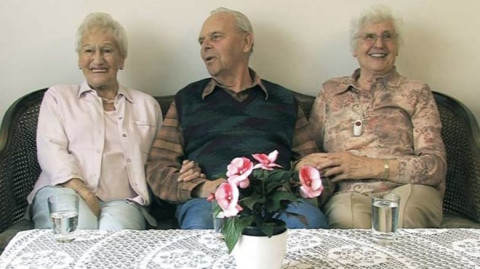 Ménage à trois (2012)