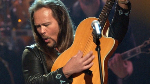 Travis Tritt - Live And Kickin' (2004)